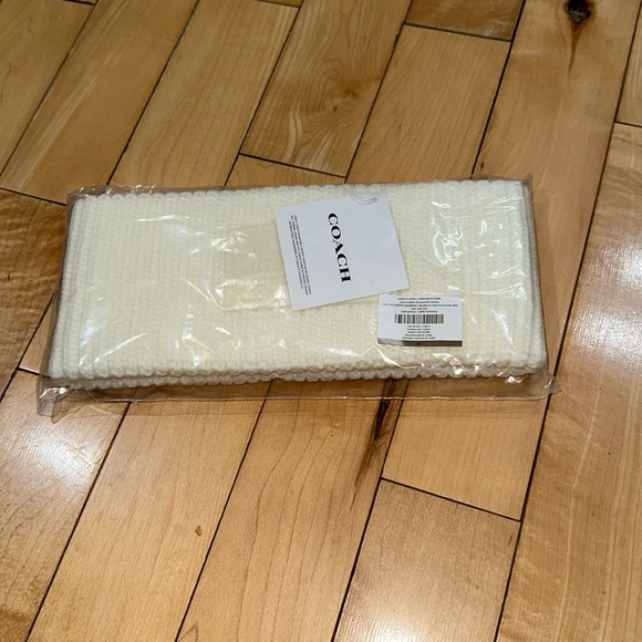 BNWT Coach Earwarmer Headband. - Picture 4 of 8